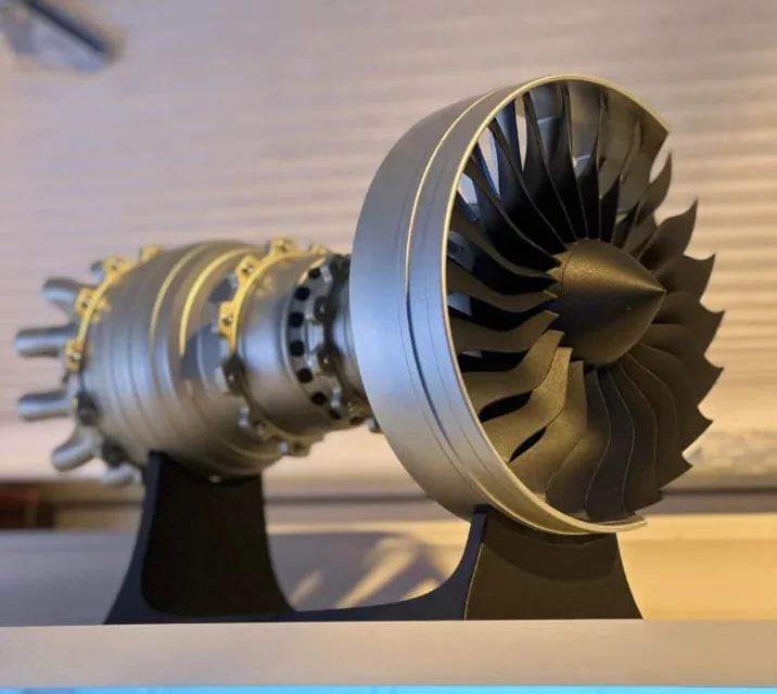 Turbine assembly model with a front fan and exposed shaft components