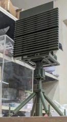 Rectangular finned component supported on a stand